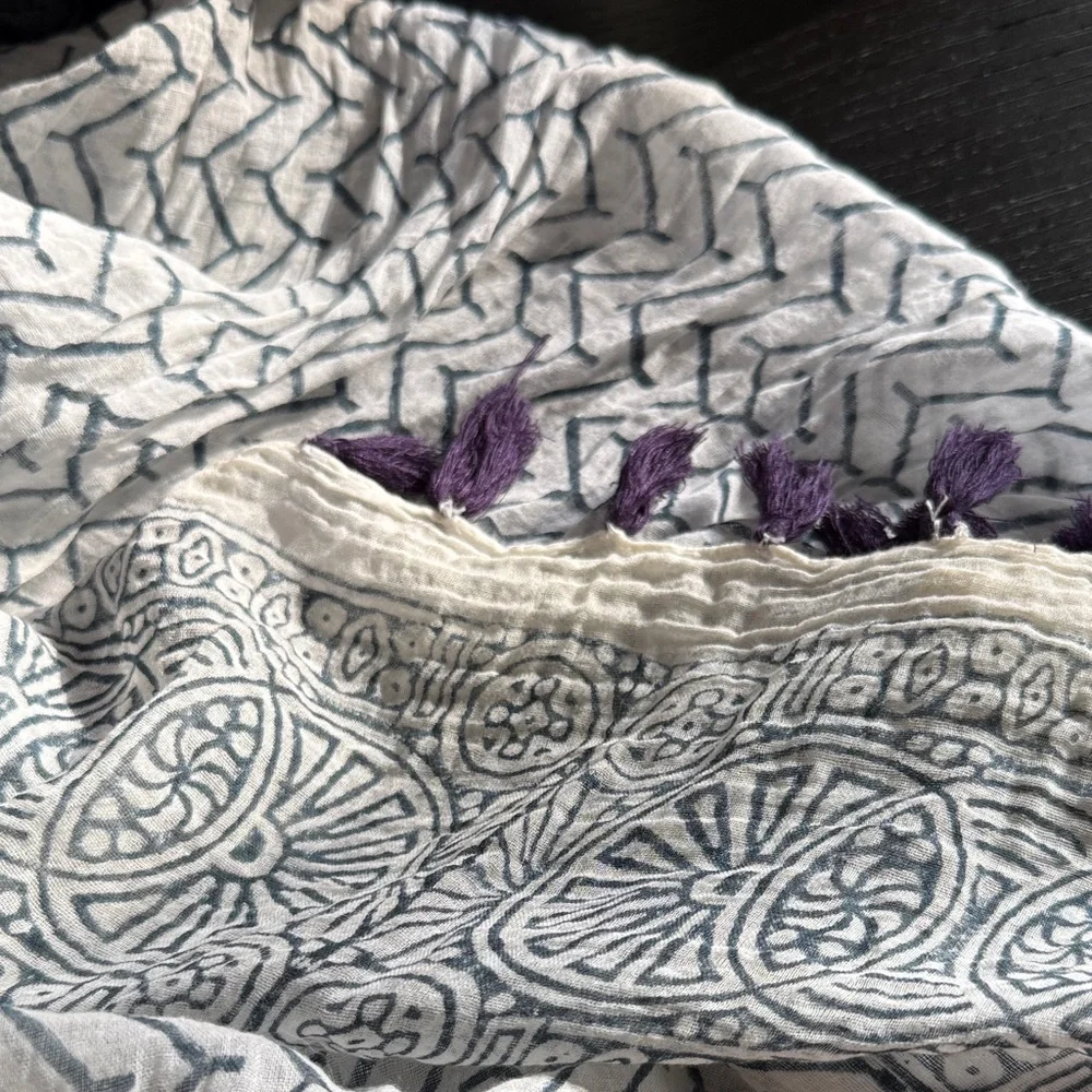 B14 Women’s Chic Navy Purple and White Patterned Scarf - Picture 5 of 8